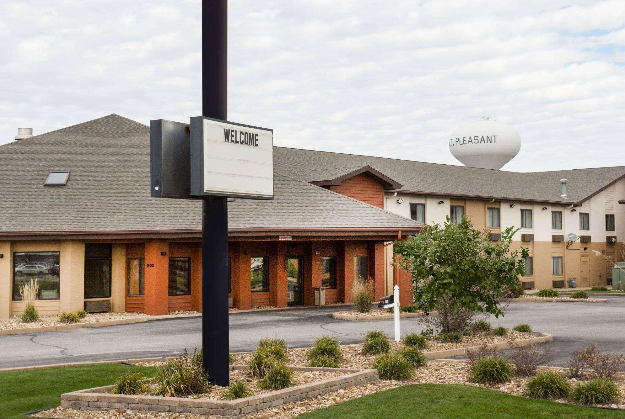 Americinn By Wyndham Mount Pleasant Exterior foto